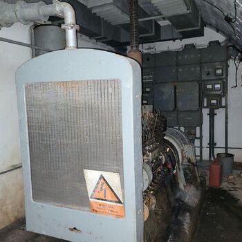 Už se setmělo venku je úplněk.