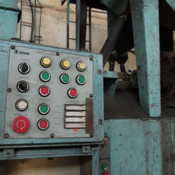 Blasting plant with dipping plant