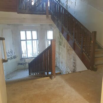 barrier structure obstruction support