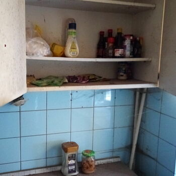 lékárnička skříň nábytek interiér vybavení kuchyně lednička domácí koupelna