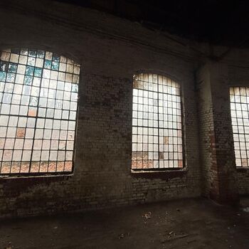 Sedím na kolejích, které nikam nevedou