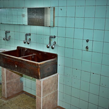 koupelna místnost nábytek umyvadlo umyvadlo interiér povodí Toaleta koupel vyčistit vedle sebe domácí