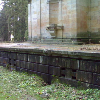 Mausoleum im Jeseníky-Gebirge