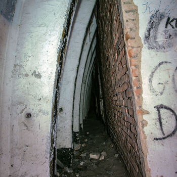 Velitelský bunkr na letišti, starý a nový