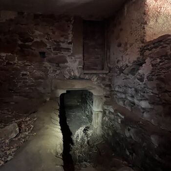 Tvrz přestavěná na zámek