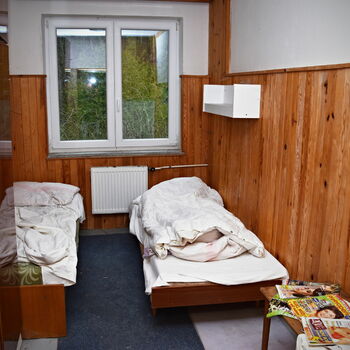 ložnice místnost interiér nábytek domácí dům postel polštář Pohovka