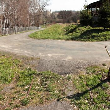 Přejezd se zbytky závor mezi km 7,5 a 7,3 od Habřiny Přejezd se zbytky závor mezi km 7,5 a 7,3 od Habřiny