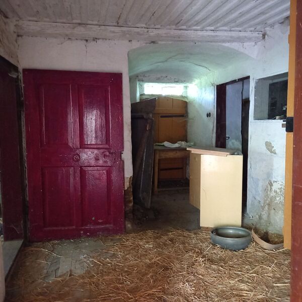 House with enclosed yard