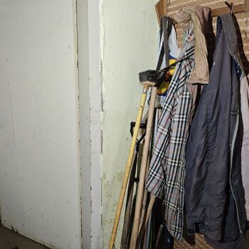 Why did they abandon it? An abandoned, well-preserved farmer's house...