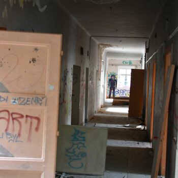 Krankenhaus am Rande der Stadt