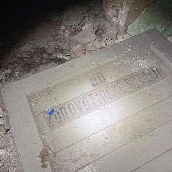 Die Geheimtür ist entdeckt worden...