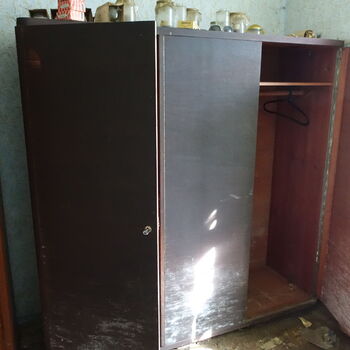 Hájovna ve stráni.