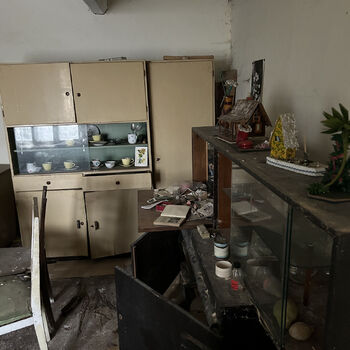 Verlassenes Dorfhaus