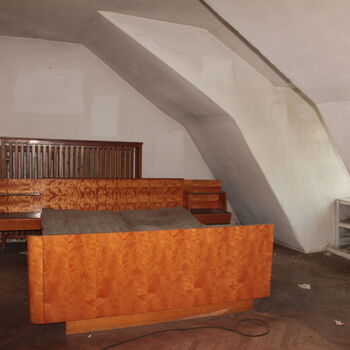 Umkleideraum und Stallungen