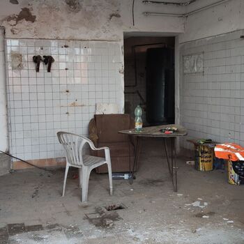 Abandoned farm building_2025