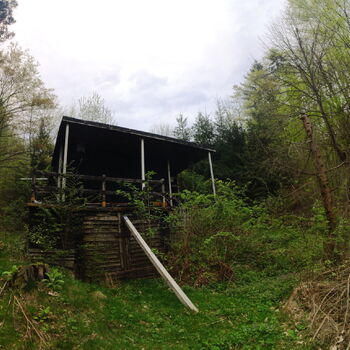 chata s propadlou střechou