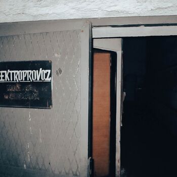 Skipová věž, Lazy