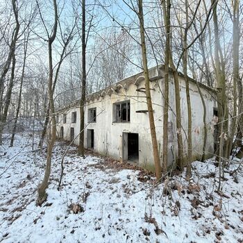 Palác u tlustého pána & přilehlý kolchoz