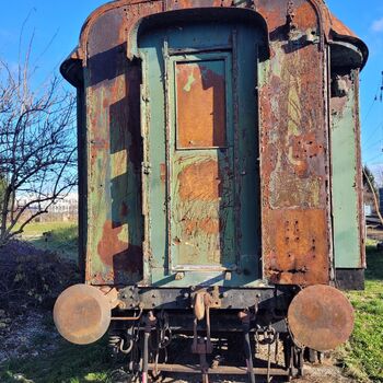 Po kolejích v zatáčce