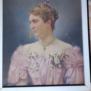 ABANDONED CABIN IN THE FOREST