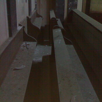 Opuštěný zámek s kaplí na Moravě Opuštěný zámek s kaplí na Moravě