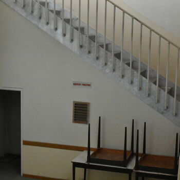 support barrier baluster structure step obstruction