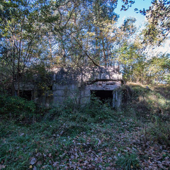Velitelský bunkr na letišti, starý a nový