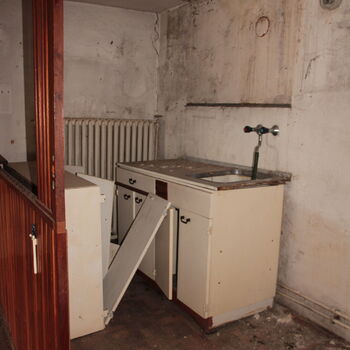 Umkleideraum und Stallungen