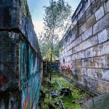 Velitelské stanoviště, bunkry a otevřené pozice s opravdu skvělými graffiti