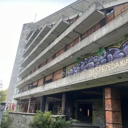 Polsko zdevastovany hotel