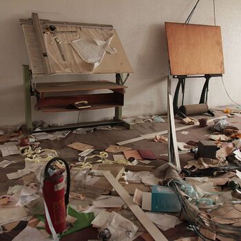 Škoda-Gebäude Nr. 16 mit Überdachung