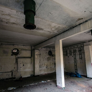 Velitelské stanoviště, bunkry a otevřené pozice s opravdu skvělými graffiti