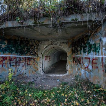 Velitelský bunkr na letišti, starý a nový