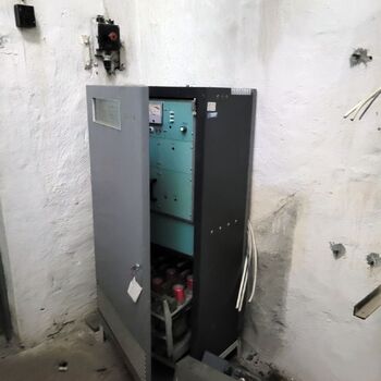 Už se setmělo venku je úplněk.