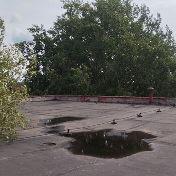 Opuštěná škola / internát