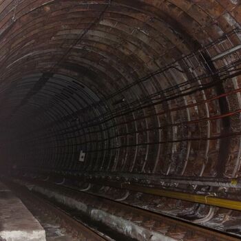 Geheimes Objekt in der Mitte der U-Bahn