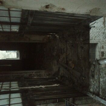 Architektura krb budova paprsek zeď staré