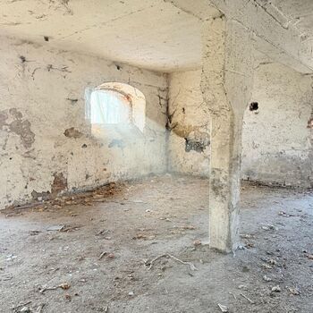 Palác u tlustého pána & přilehlý kolchoz