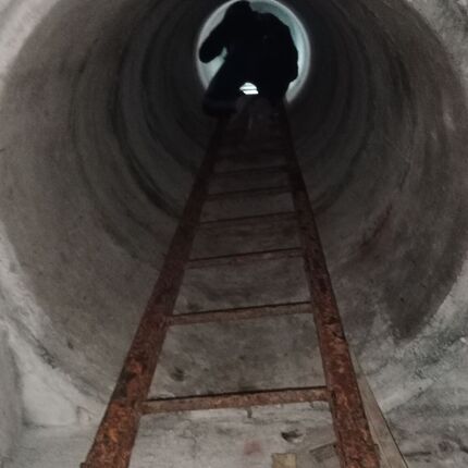 Opuštěný velitelský kryt