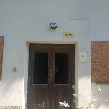 dům Architektura zeď budova dveře okno