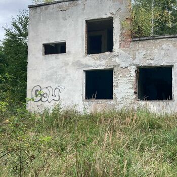 Transmitting station building