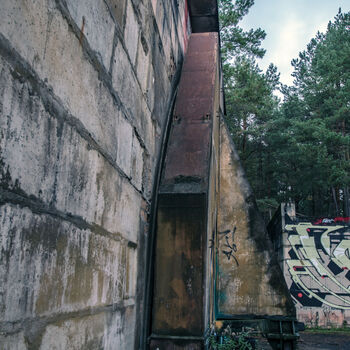 Velitelské stanoviště, bunkry a otevřené pozice s opravdu skvělými graffiti