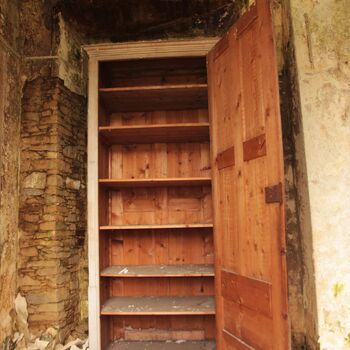 Umkleideraum und Stallungen