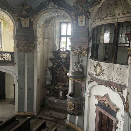 Schloss mit Kapelle Schloss mit Kapelle