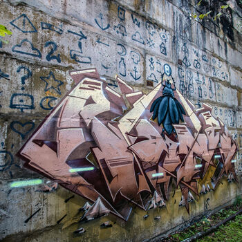 Velitelské stanoviště, bunkry a otevřené pozice s opravdu skvělými graffiti