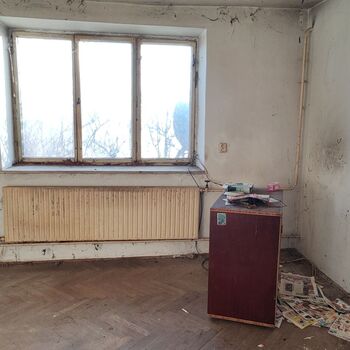 Abandoned farm building_2025