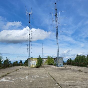 Anti-aircraft missile base