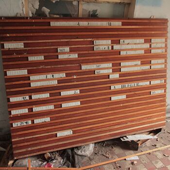 Škoda-Gebäude Nr. 16 mit Überdachung