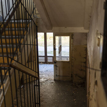 Ich habe gehört, es sei ein Krankenhaus für geistig behinderte Kinder.