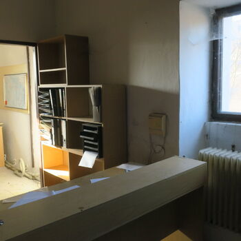 Autodílna ve stavebninách ?